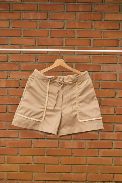 Short La tertulia