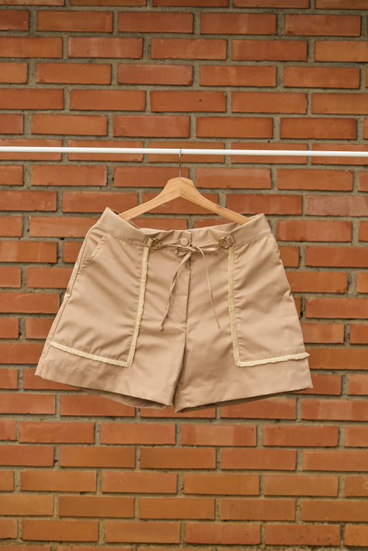 Short La tertulia
